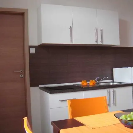 Ivo Hotel 3*