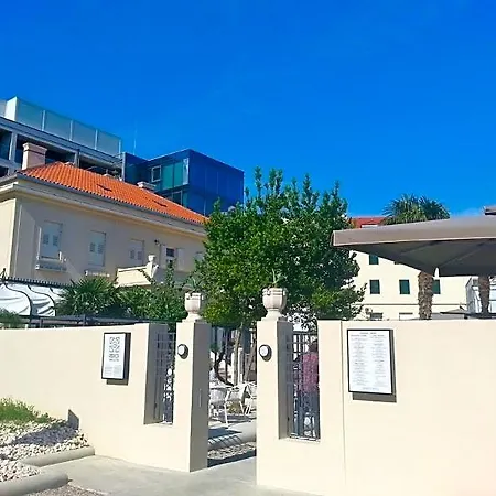 Hotel Ivo 2*